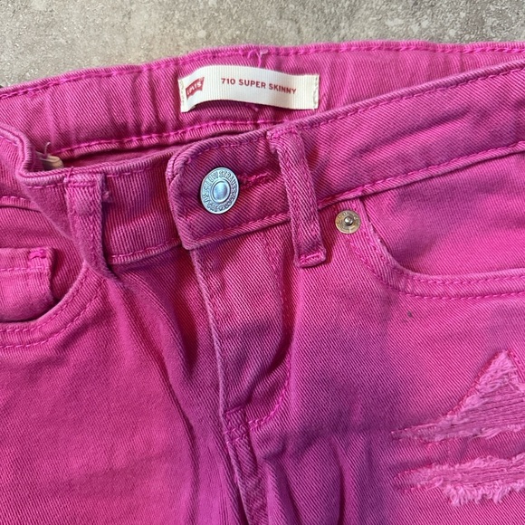 3/$20 bundle deal!!!!! Levi's Bold Pink Super Skinny Jeans - Picture 2 of 4